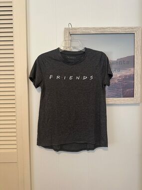Size Medium Friends Gray Spell Out Tshirt